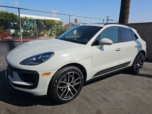 Used 2022 Porsche Macan Base w/ Premium Package Plus image 1