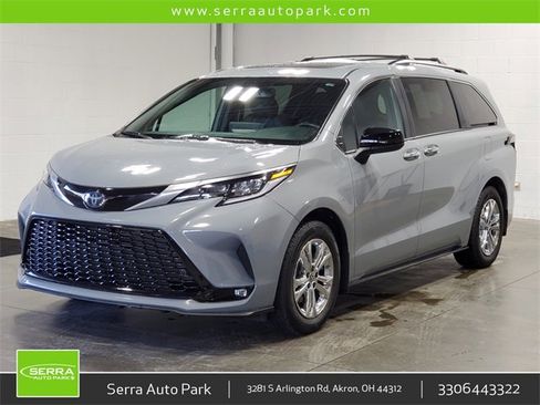 Used 2023 Toyota Sienna XSE image 1