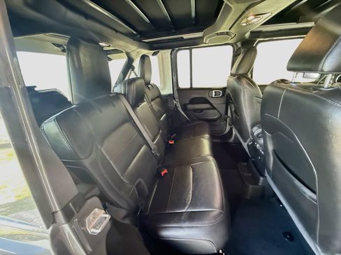 Used 2022 Jeep Wrangler Unlimited Sahara AWD/4WD image 32