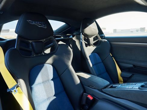 Used 2025 Porsche 718 Cayman GT4 RS w/ Weissach Package image 36