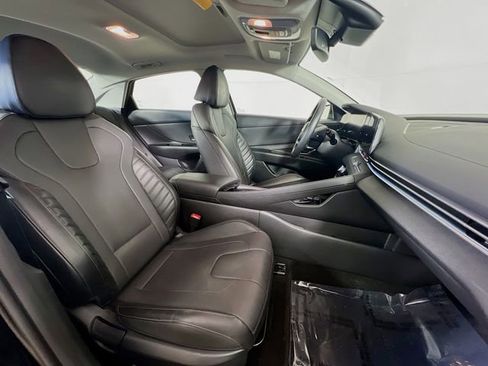 Used 2023 Hyundai Elantra Limited image 29