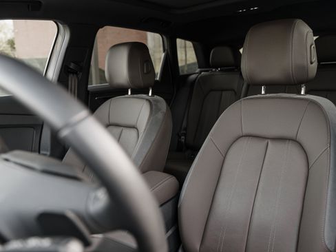 Used 2024 Audi Q4 e-tron Premium image 19