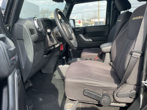 Used 2014 Jeep Wrangler Unlimited Sahara w/ Dual Top Group image 33