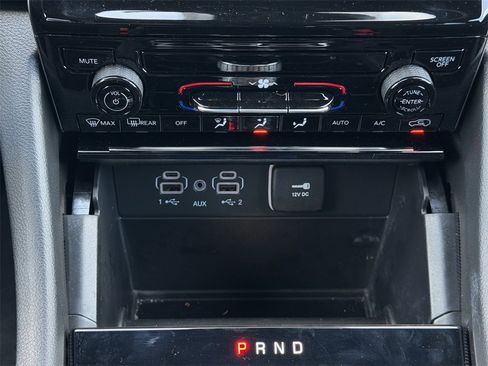 New 2025 Jeep Grand Cherokee L Laredo image 16