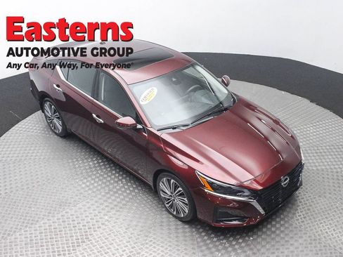 Used 2025 Nissan Altima 2.5 SL FWD image 3