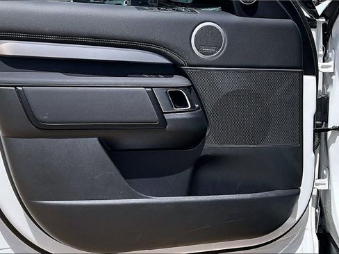 Used 2025 Land Rover Discovery Dynamic SE AWD/4WD image 18
