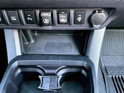 Used 2019 Toyota Tacoma TRD Off-Road w/ Technology Package image 15