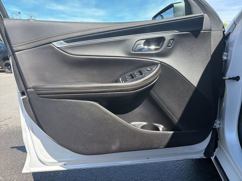 Used 2019 Chevrolet Impala LT w/ LT Convenience Package image 5