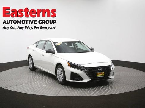 Used 2024 Nissan Altima 2.5 S FWD image 51