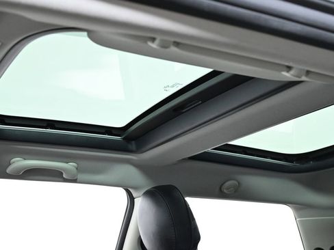 Used 2019 MINI Cooper S w/ Premium Package image 27