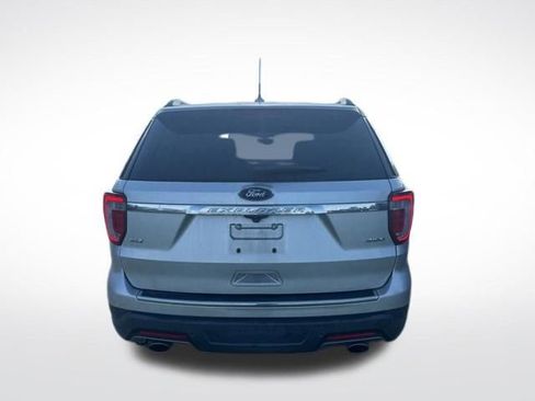 Used 2018 Ford Explorer XLT w/ Equipment Group 202A image 9