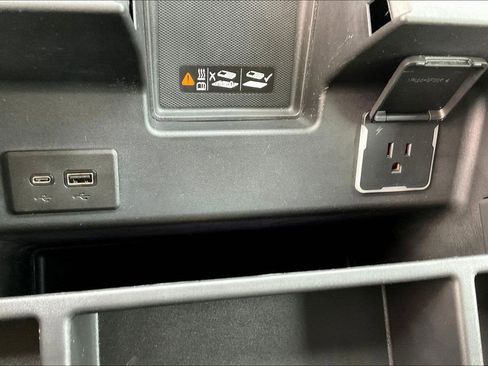 Used 2024 Chevrolet Silverado 2500 LTZ w/ LTZ Convenience Package image 17