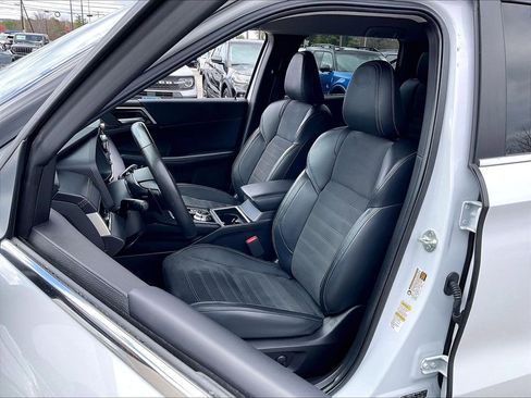 Used 2024 Mitsubishi Outlander SE image 9