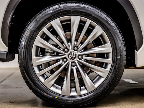 Used 2021 Toyota Highlander Platinum FWD image 37