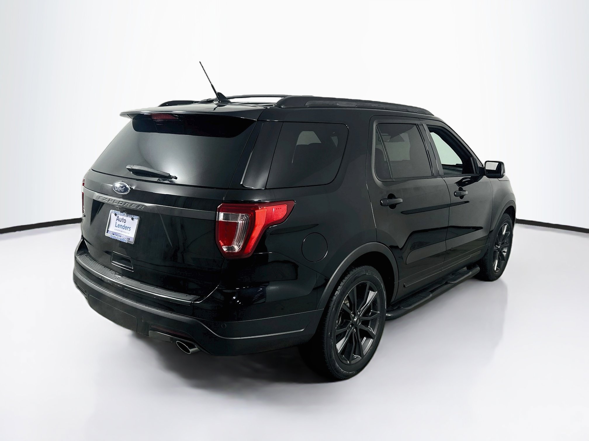 Used 2018 Ford Explorer XLT w/ Equipment Group 202A FWD image 5