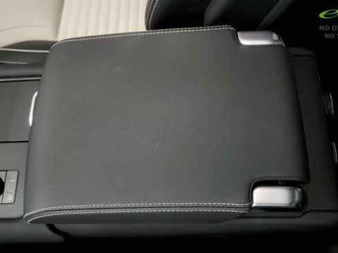 Used 2023 Land Rover Discovery Metropolitan Edition AWD/4WD image 73