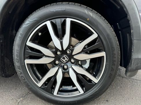 Used 2021 Honda Pilot Touring image 11