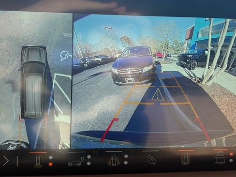 Used 2024 Chevrolet Suburban Premier w/ Advanced Technology Package image 11