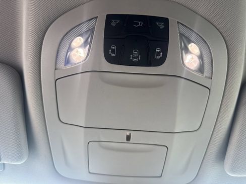 Used 2024 Chrysler Pacifica Touring-L FWD image 23