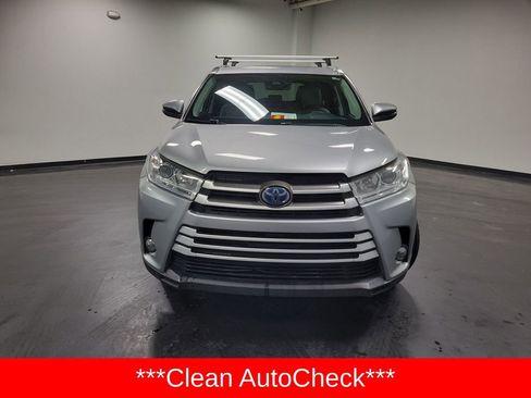 Used 2017 Toyota Highlander XLE image 2
