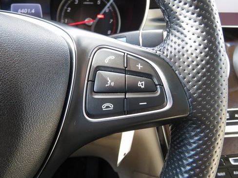 Used 2019 Mercedes-Benz GLC 300 4MATIC image 24