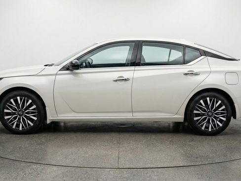 Used 2025 Nissan Altima 2.5 SV FWD image 5