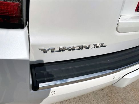 Used 2017 GMC Yukon XL Denali w/ Open Road Package AWD/4WD image 31
