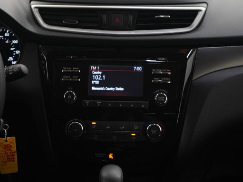 Used 2015 Nissan Rogue S AWD/4WD image 15