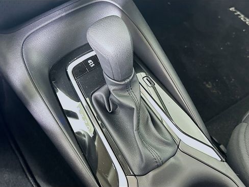 Used 2025 Toyota Corolla LE image 31