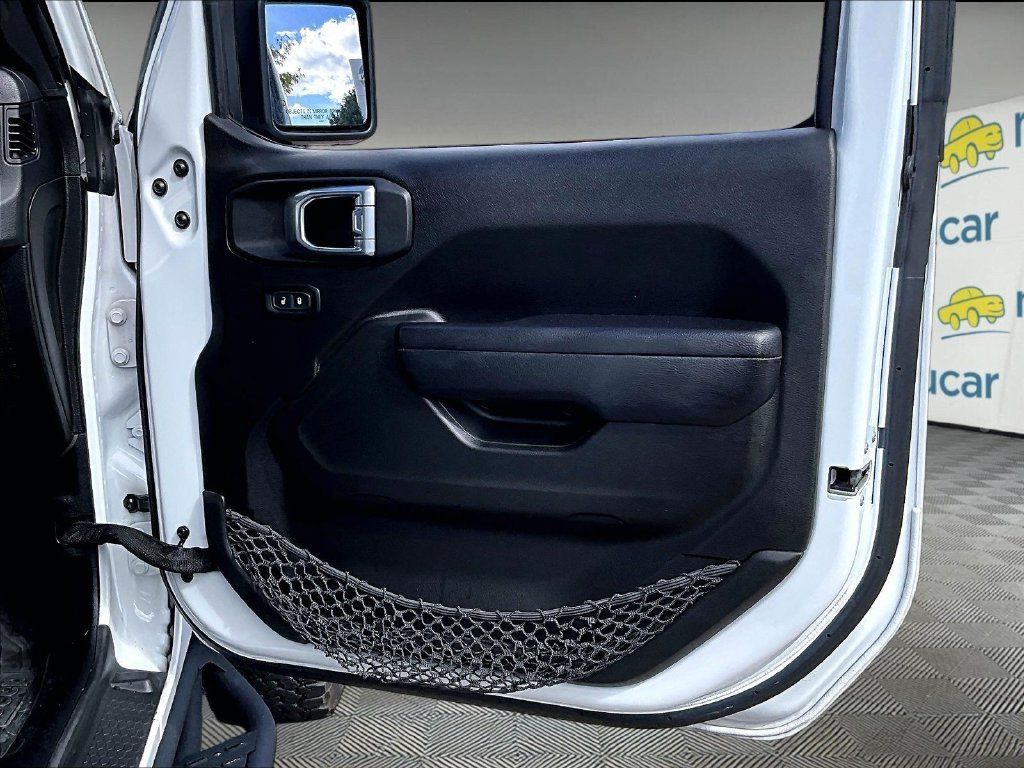 Used 2024 Jeep Wrangler Unlimited AWD/4WD image 12