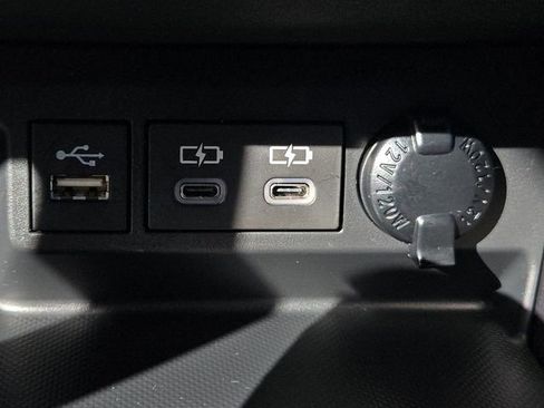 Used 2023 Toyota Highlander XLE image 29