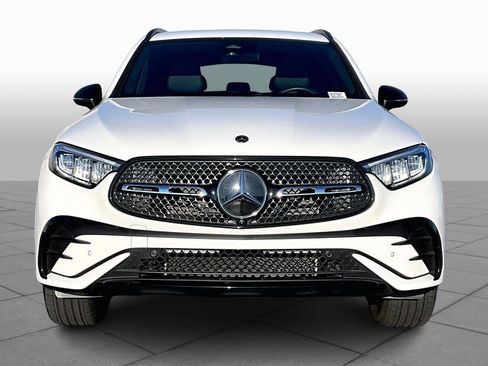 Used 2025 Mercedes-Benz GLC 300 4MATIC image 3