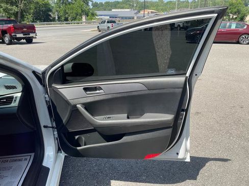 Used 2018 Hyundai Sonata SE FWD image 32