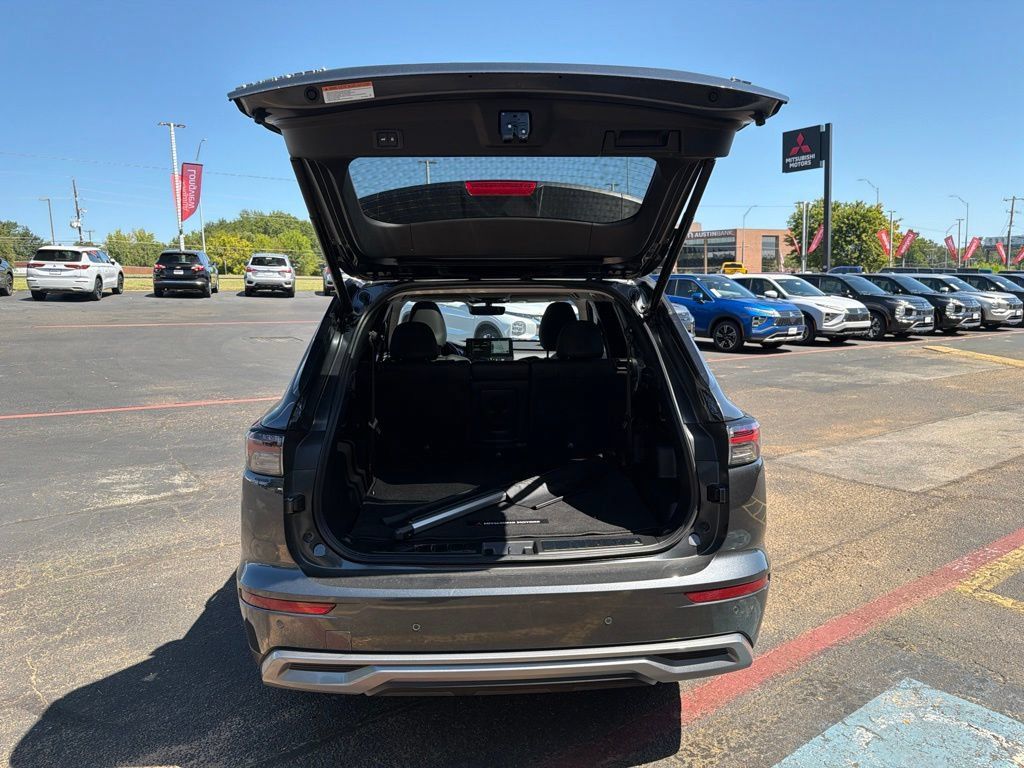 Used 2026 Mitsubishi Outlander SE AWD/4WD image 7