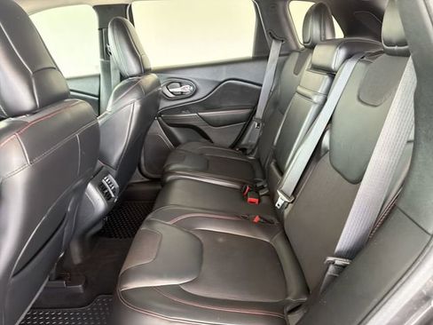 Used 2016 Jeep Cherokee Trailhawk w/ Comfort/Convenience Group AWD/4WD image 17