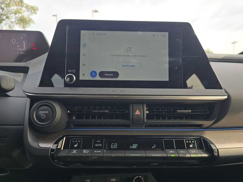 Used 2025 Toyota Prius XLE image 26