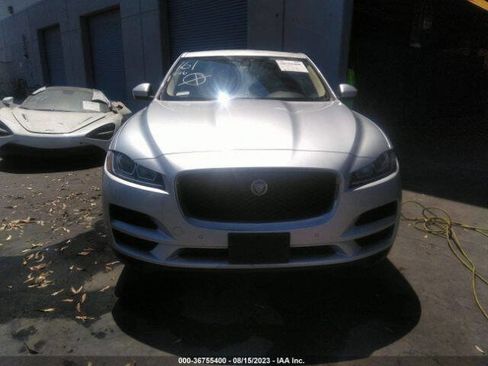 Used 2020 Jaguar F-PACE Premium image 19