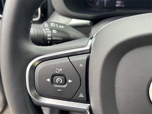Used 2024 Volvo XC60 B5 Core image 25