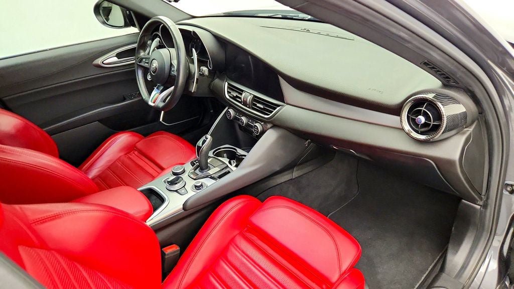 Used 2023 Alfa Romeo Giulia Veloce AWD/4WD image 26