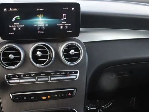 Used 2021 Mercedes-Benz GLC 300 4MATIC image 30