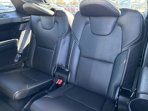 Used 2022 Volvo XC90 T8 R-Design w/ Advanced Package image 33