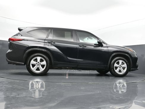 Used 2023 Toyota Highlander L FWD image 40