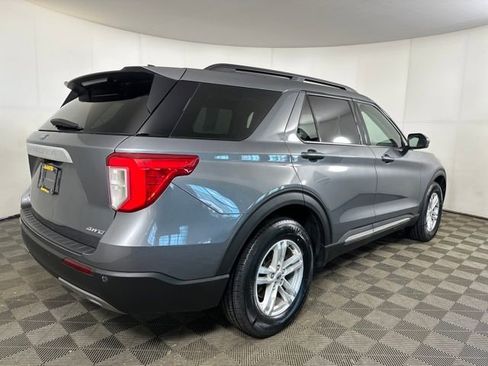 Used 2022 Ford Explorer XLT w/ Equipment Group 202A image 3