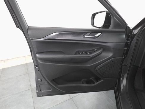 New 2025 Jeep Grand Cherokee L Altitude image 7