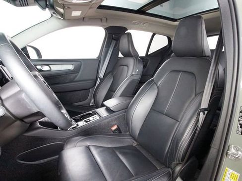 Used 2023 Volvo XC40 B5 Plus w/ Driver Assist Package AWD/4WD image 17