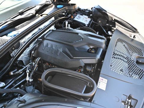 Used 2024 Porsche Macan AWD/4WD image 37