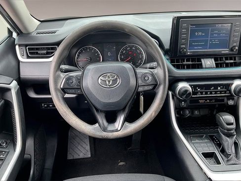 Used 2021 Toyota RAV4 LE image 5