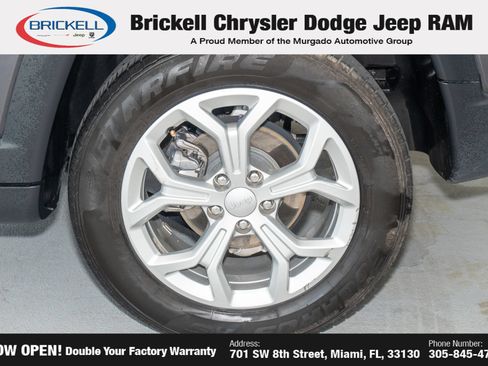 Used 2024 Jeep Compass Latitude AWD/4WD image 40
