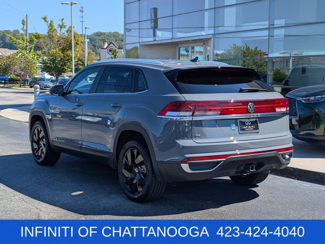 Used 2024 Volkswagen Atlas Cross Sport SE w/ Black Wheel Package FWD image 3