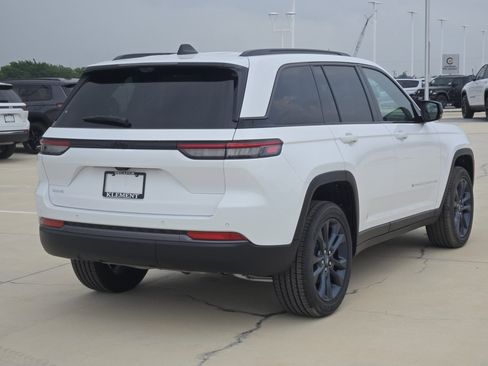 New 2026 Jeep Grand Cherokee Limited AWD/4WD image 5